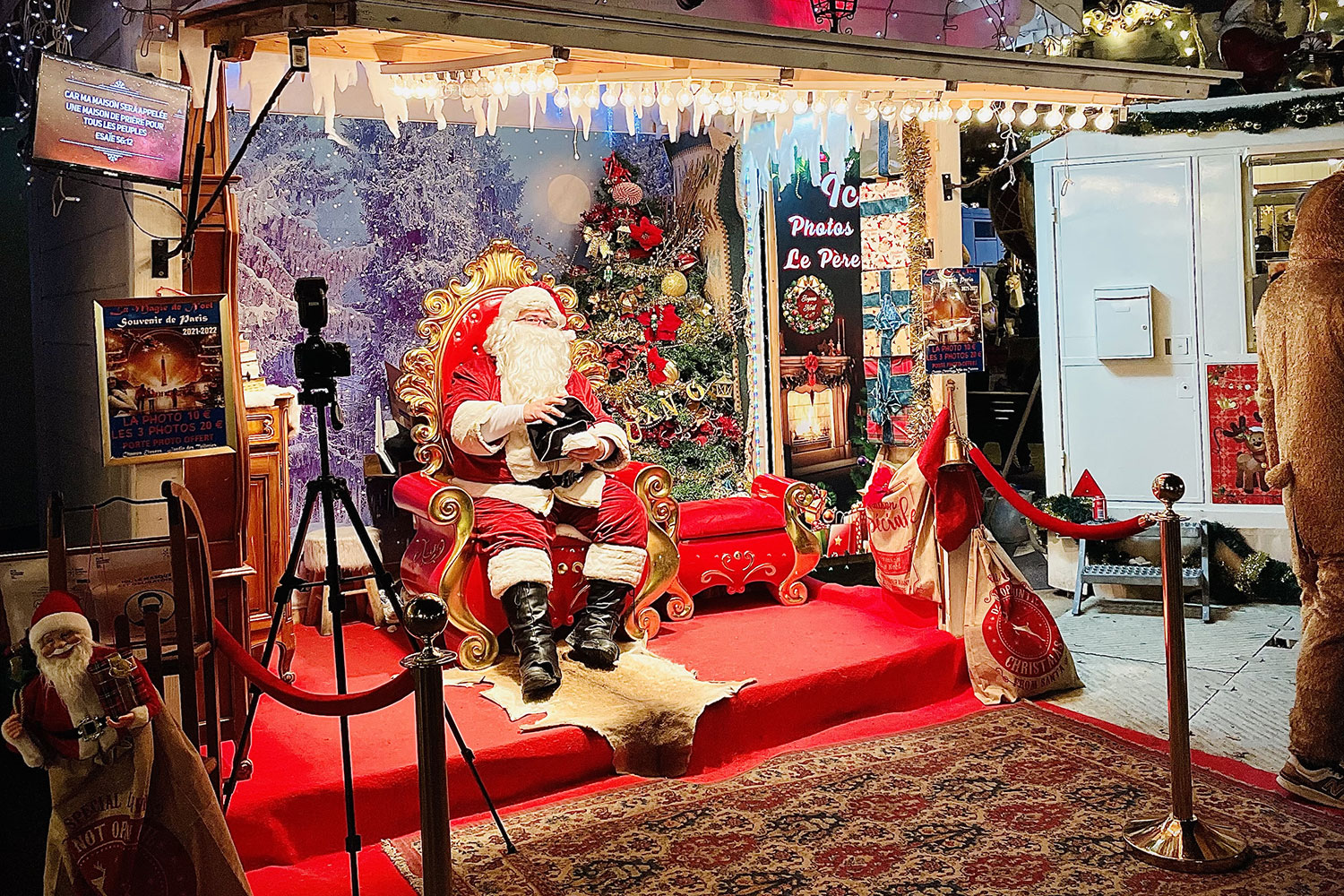 see Santa Claus in Paris