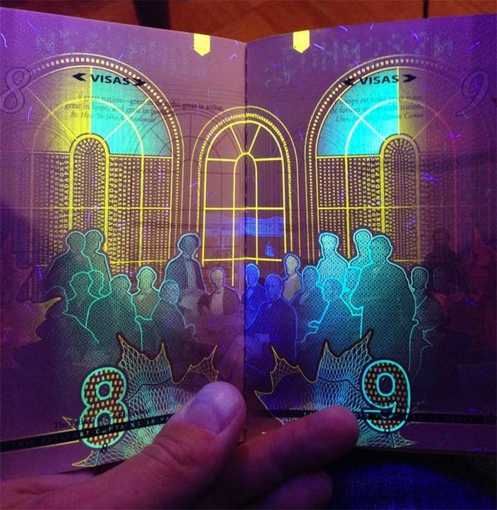 passeport canadien sous lumière noire