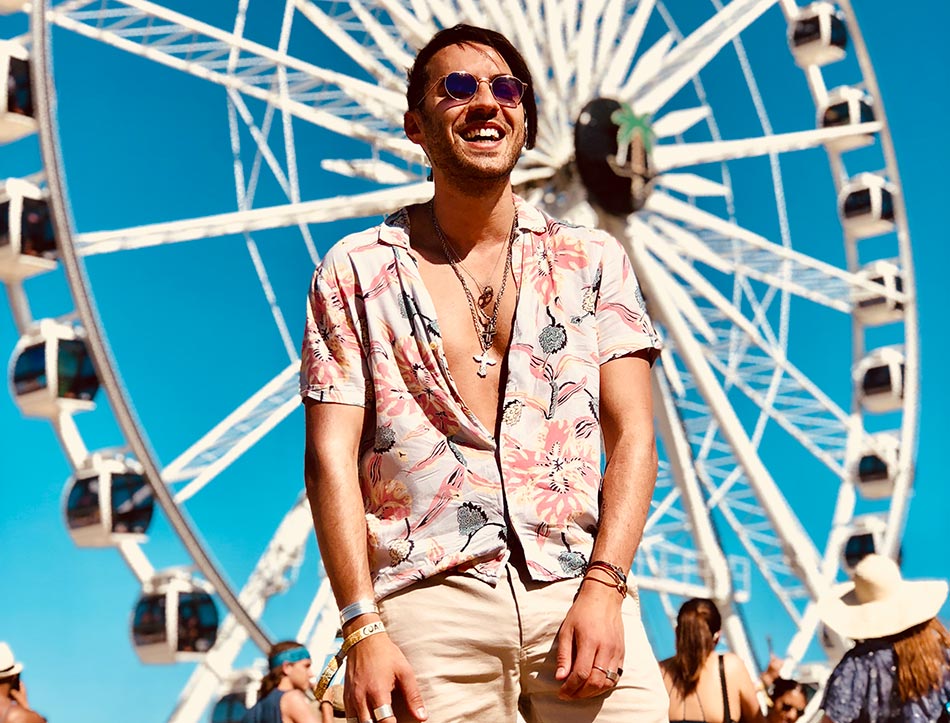 look homme coachella et chemise à fleurs pour homme allsaints