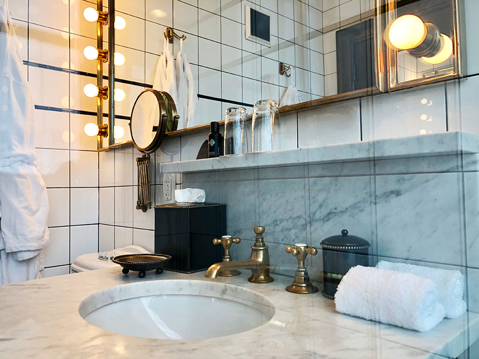 The Ludlow Hotel Take A Bath With A View Of New York