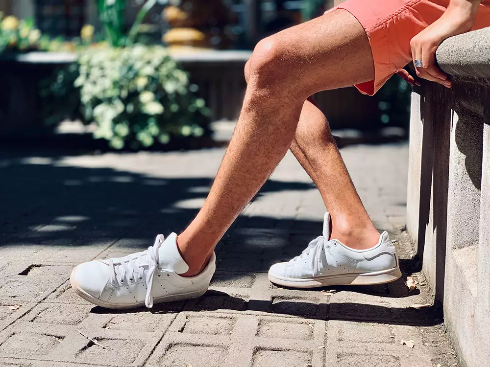 Comment Porter Des Baskets Blanches Quand On Est Un Homme
