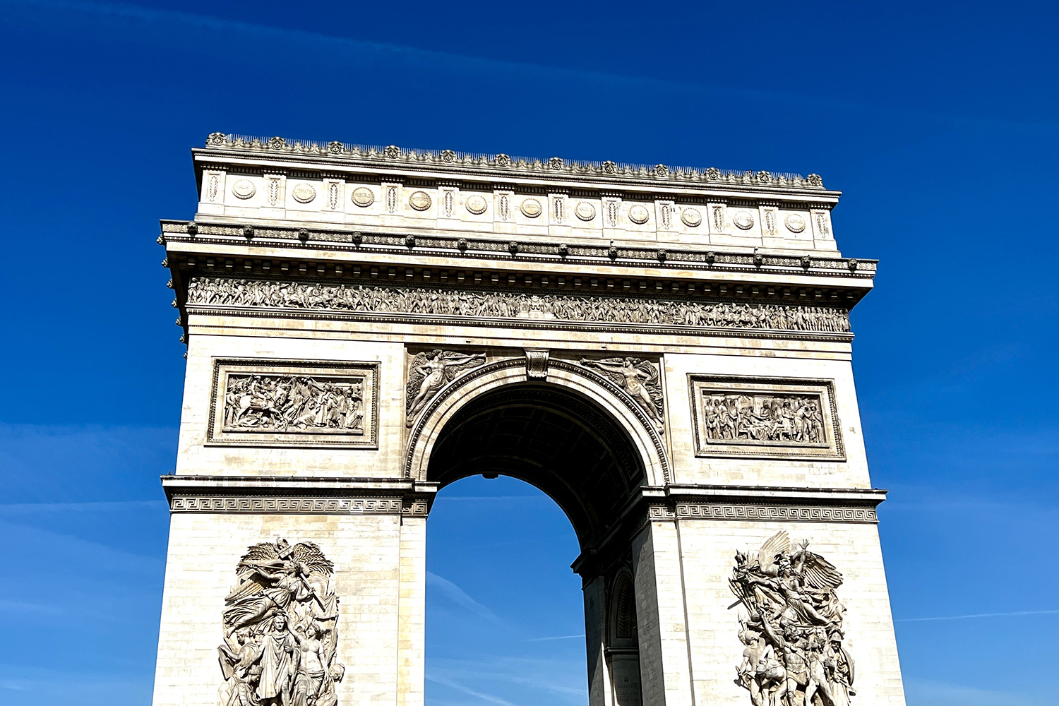 arnaques à touristes à éviter à Paris