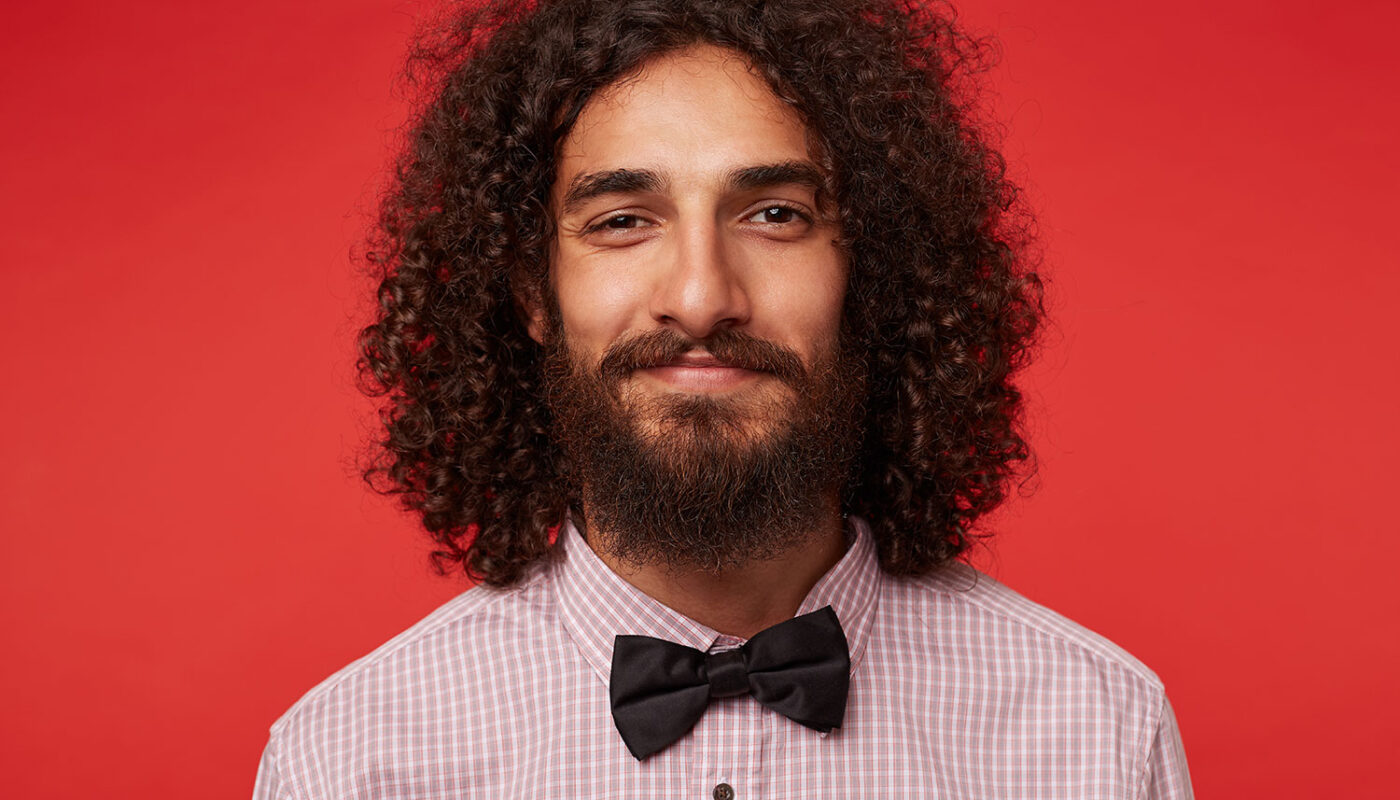 Cheveux longs bouclés hommes