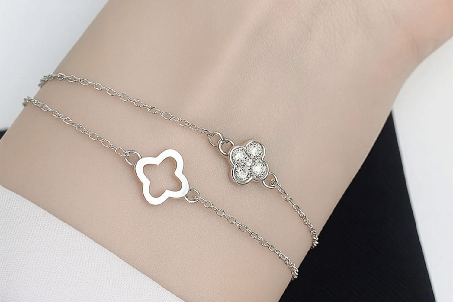bijou discret gravé